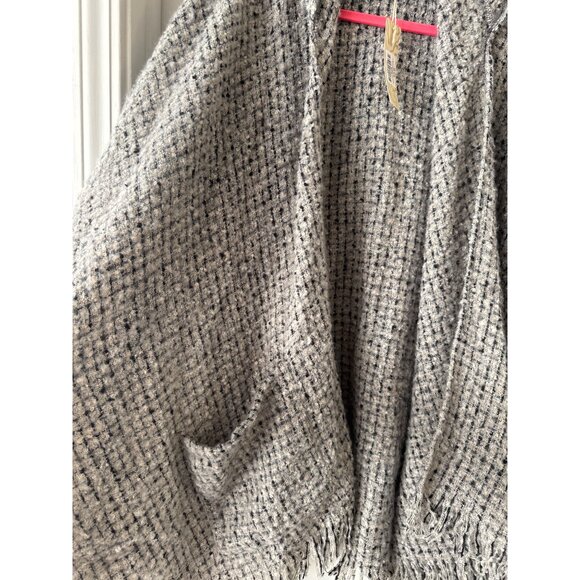 Quagga Dove Feathers Hooded Ruana for Ladies Poncho Sweater - Picture 3 of 9